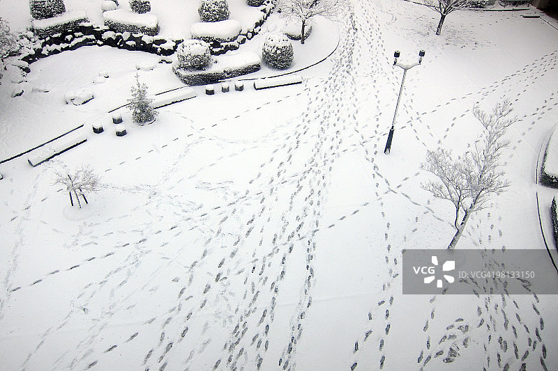 雪地足迹图片素材