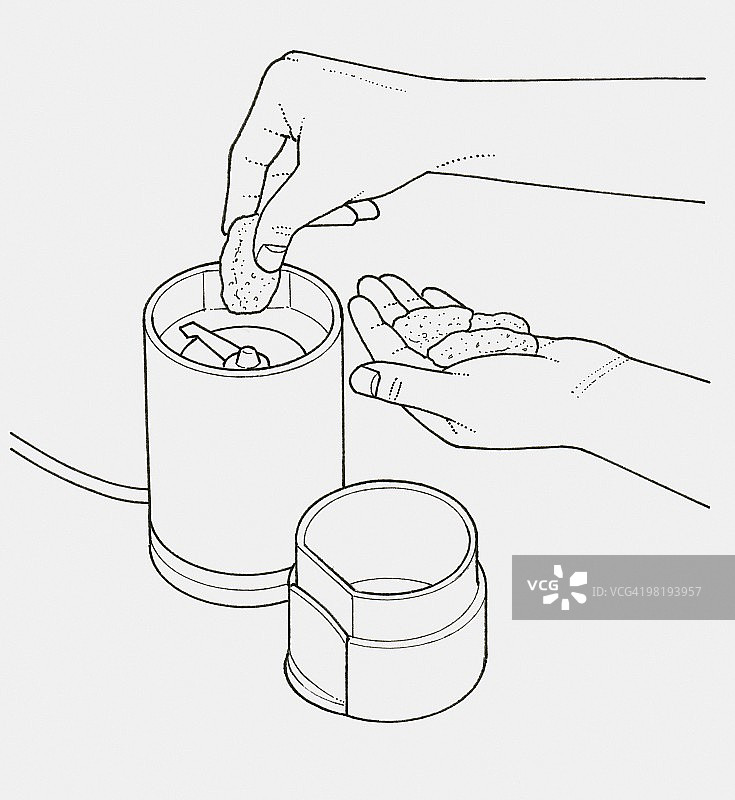 黑白插画：将坚果放入研磨机图片素材