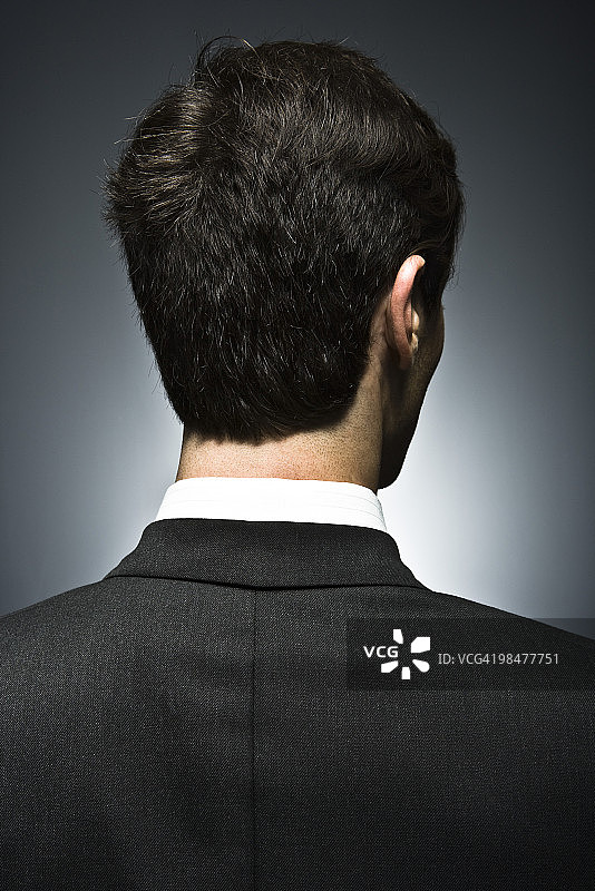 衣着光鲜的男人，后视图图片素材