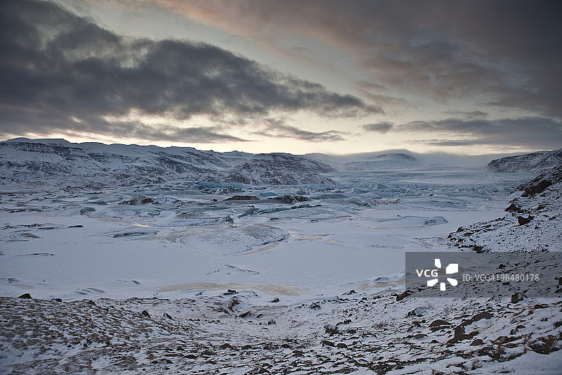 冰岛霍夫斯冰川上的冰雪图片素材