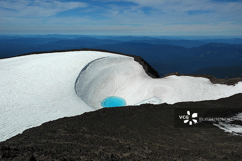泪珠形游泳池图片素材