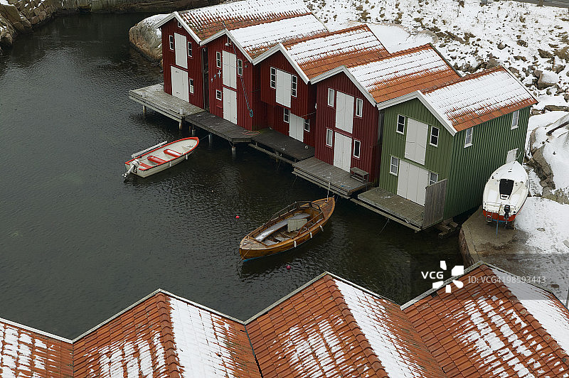瑞典的雪屋顶船屋图片素材