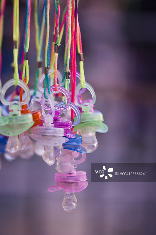 彩色婴儿奶嘴图片素材