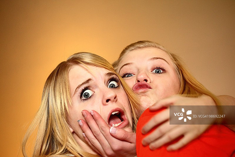 有趣的外星入侵者女孩图片素材