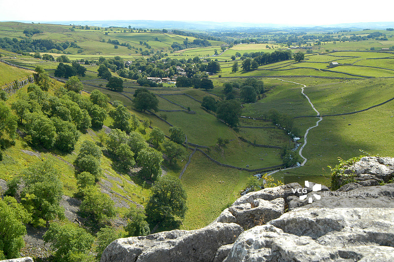 从马勒姆湾看约克郡谷地的美丽风光图片素材