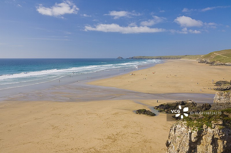 佩兰波斯的长海滩和海岸线，北康沃尔，英格兰，英国，欧洲图片素材