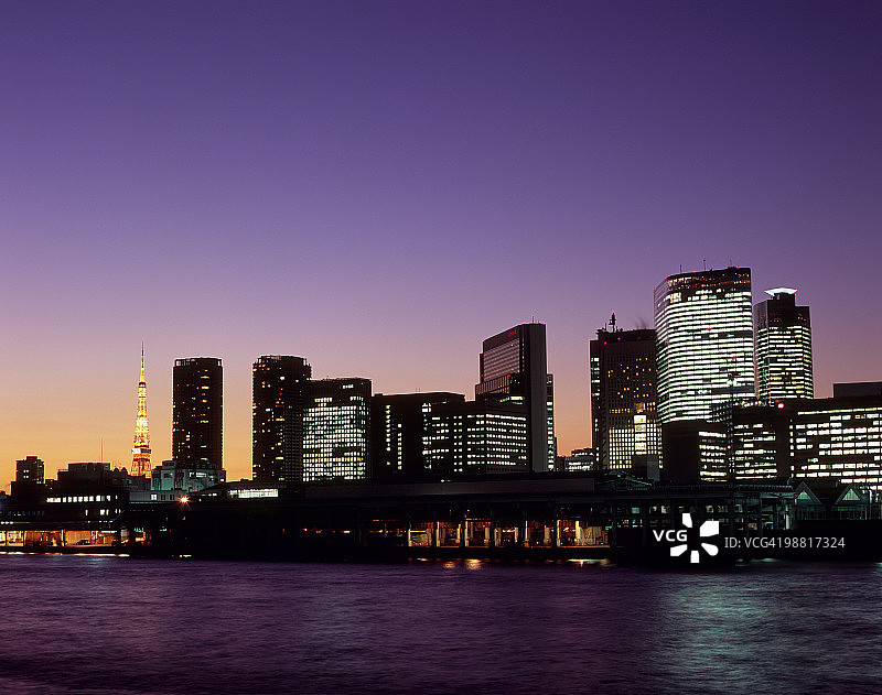 日本东京中央区隅田川夜景图片素材