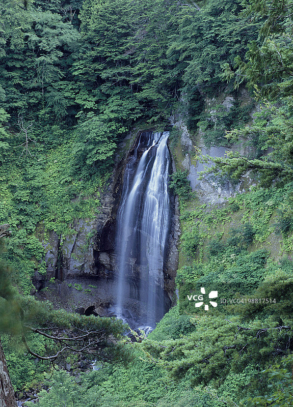 位于日本福岛县桧枝岐村的Mokake瀑布图片素材