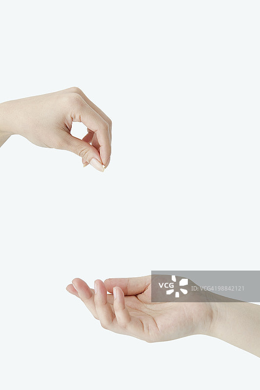 传递东西的手势图片素材