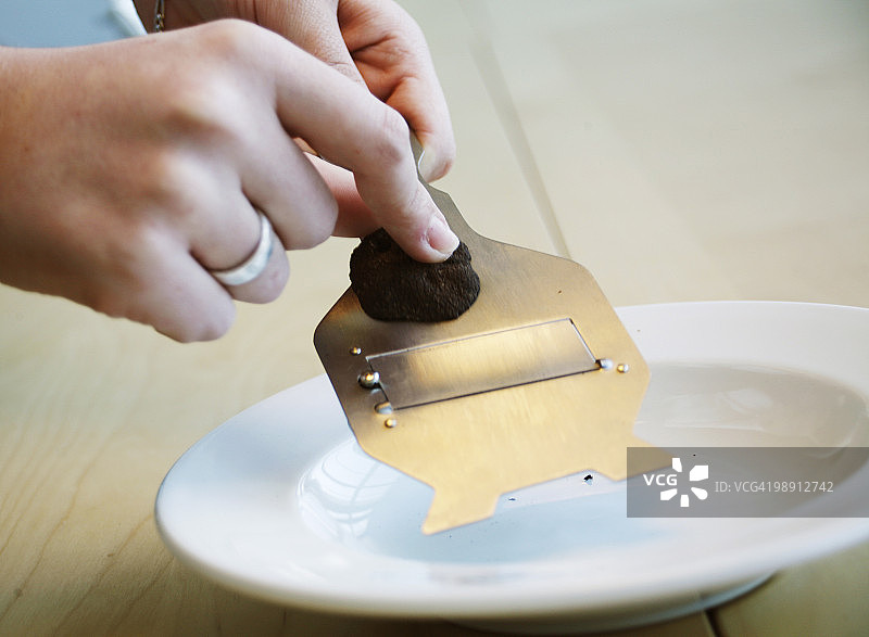 手切黑松露特写图片素材