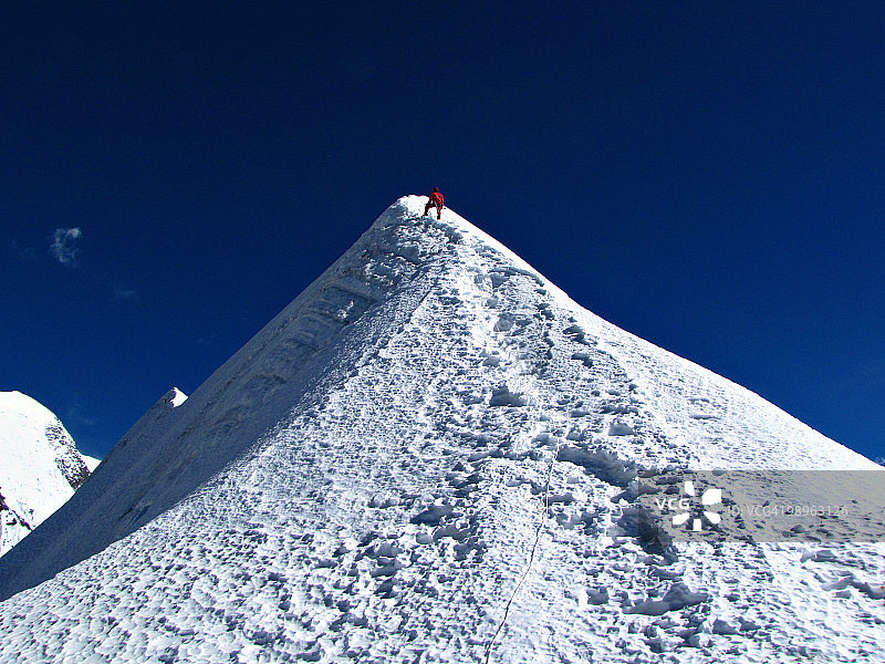尼泊尔岛峰登山图片素材