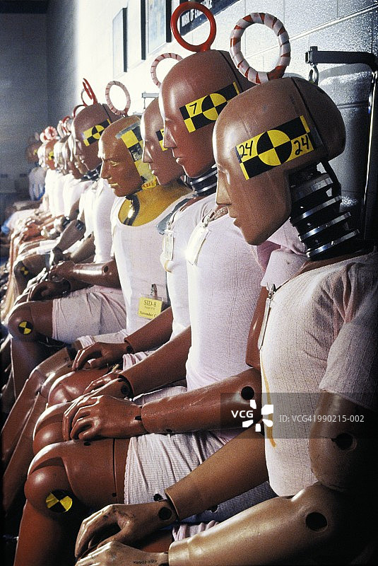 碰撞测试假人队列图片素材