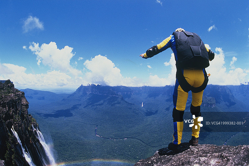 委内瑞拉天使瀑布：低空跳伞准备图片素材