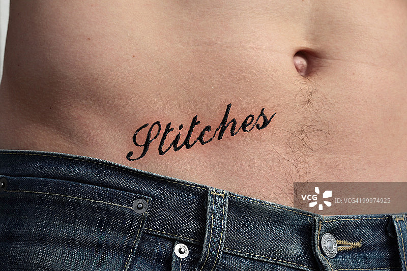 缝合在人造皮肤上的名字图片素材