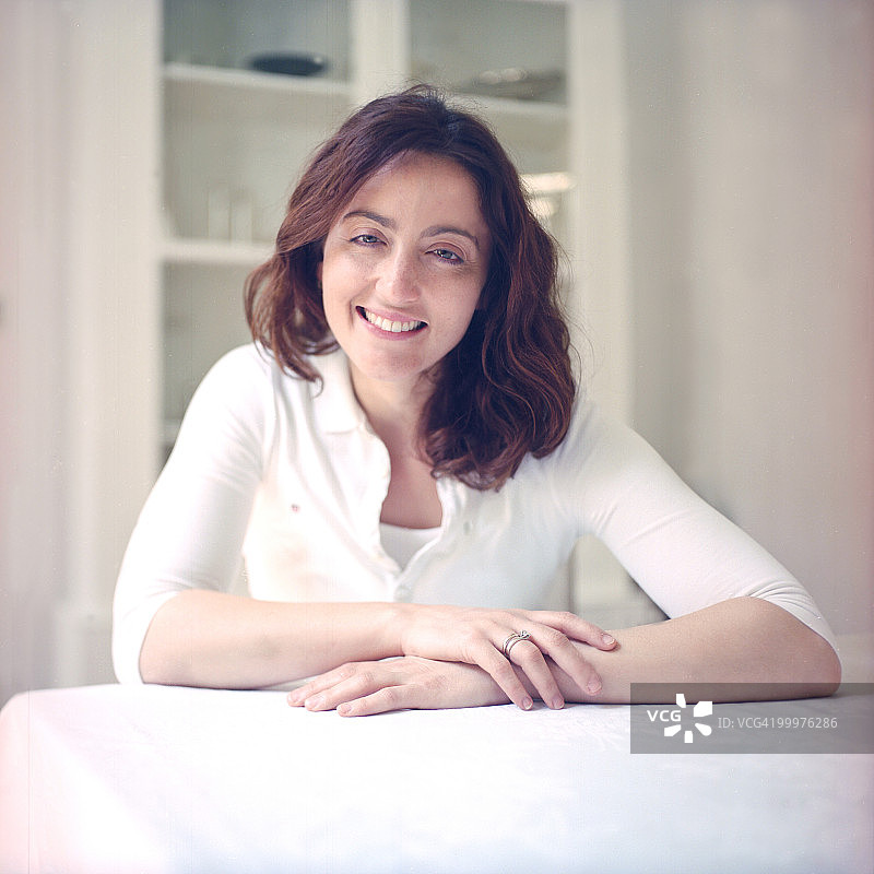 年轻女人的肖像图片素材