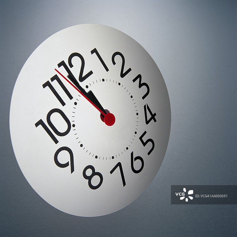 距离十二点还有一分钟图片素材