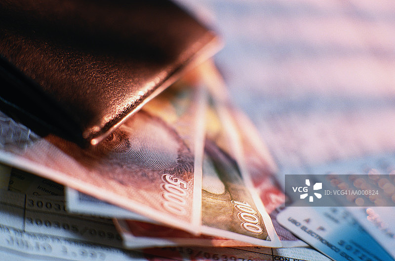 钱包里的西班牙货币图片素材