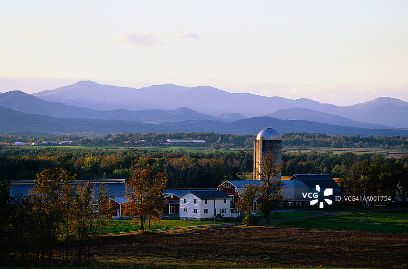 佛蒙特州香普兰山谷的农场图片素材