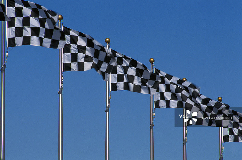 一排方格旗图片素材