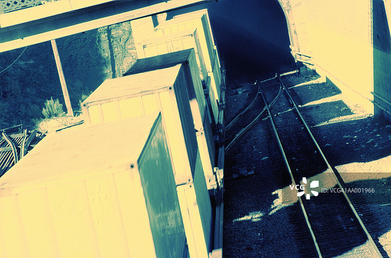 铁轨上的棚车图片素材