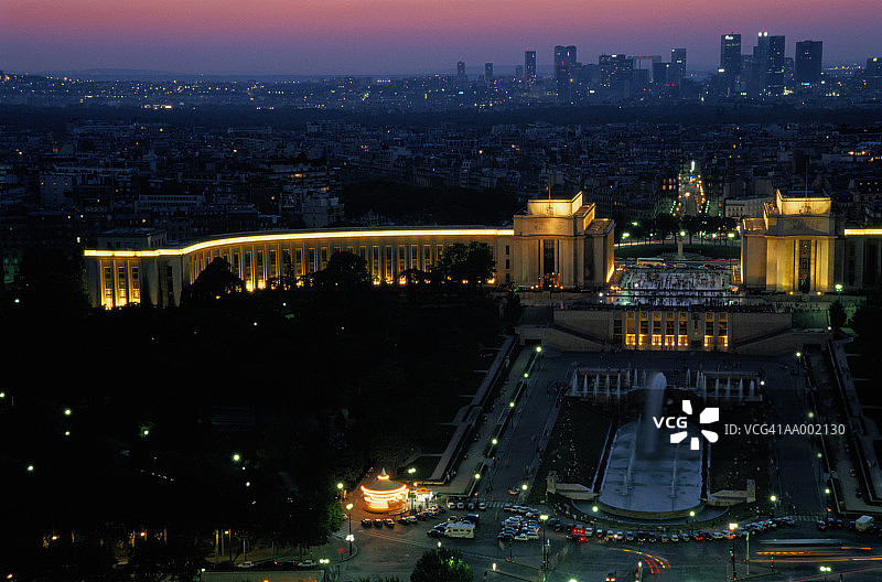 埃菲尔铁塔的日落景色图片素材