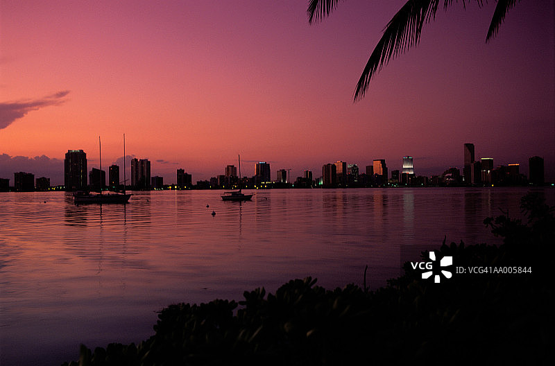 佛罗里达州迈阿密日落时分的天际线图片素材