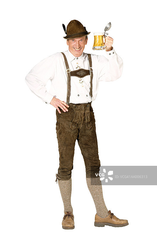 穿着皮裤喝啤酒的男人图片素材