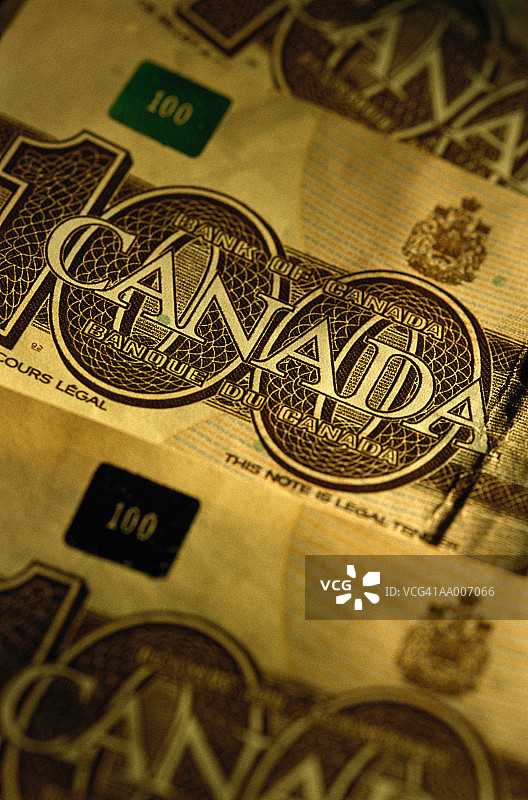 加拿大一百元纸币特写图片素材
