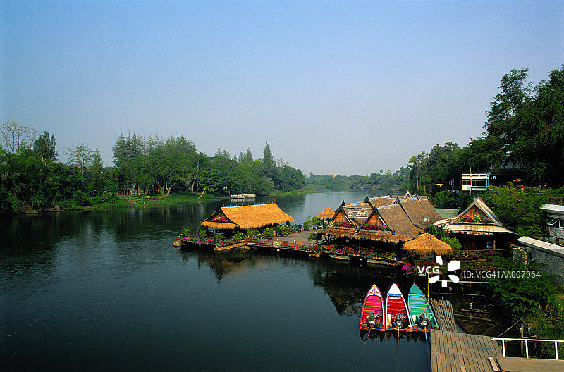 桂河上的水上餐厅图片素材