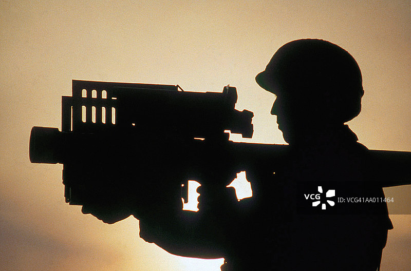 士兵手持导弹剪影图片素材