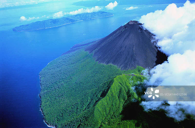 洛佩维火山岛鸟瞰图图片素材