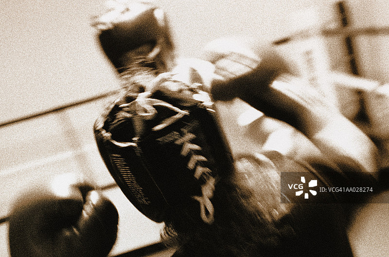 拳击手出拳图片素材