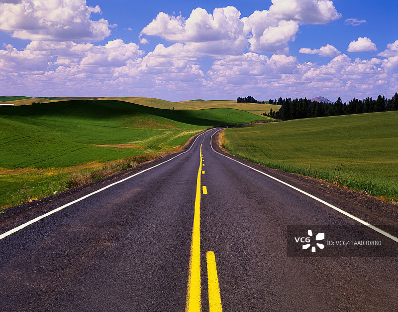 空旷的乡村公路图片素材