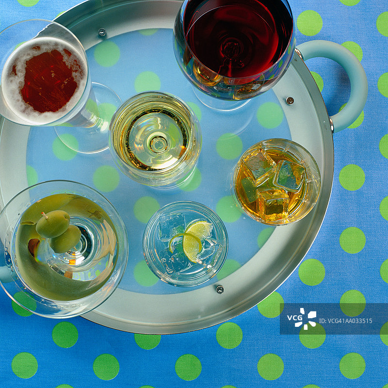 酒精饮料托盘图片素材