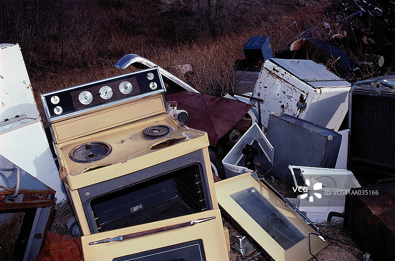 垃圾堆里的电器图片素材