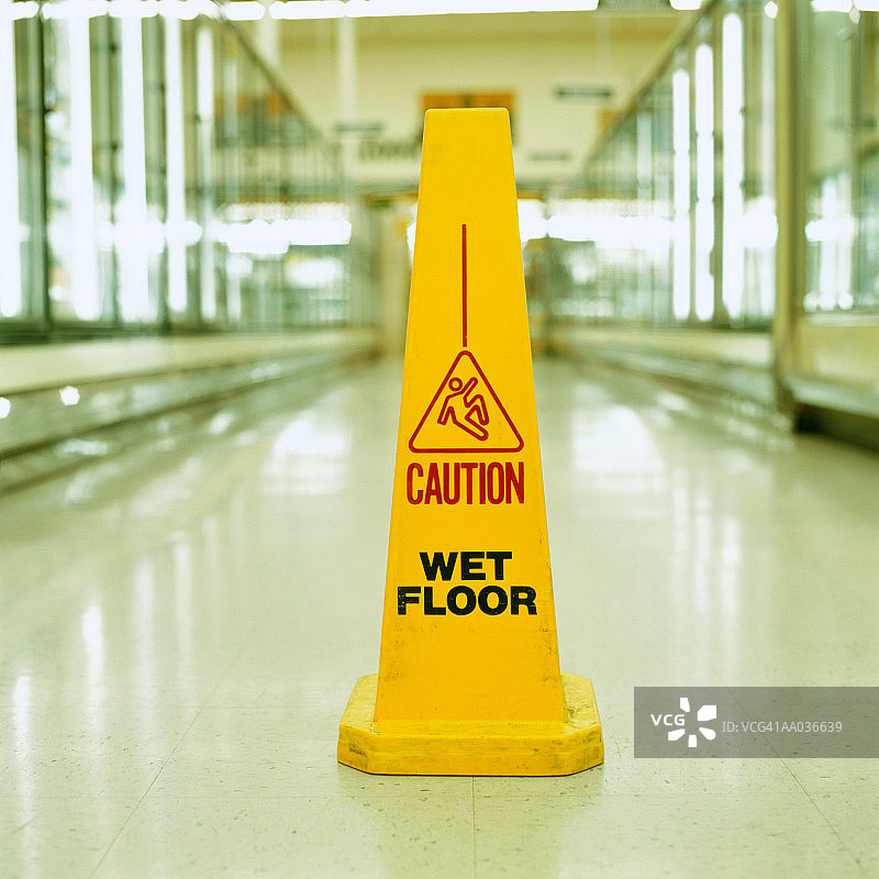 超市冷冻食品区内的警告标志特写图片素材