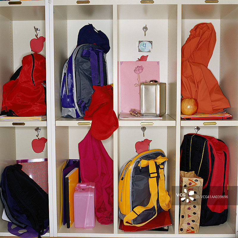 小学教室里的小隔间图片素材