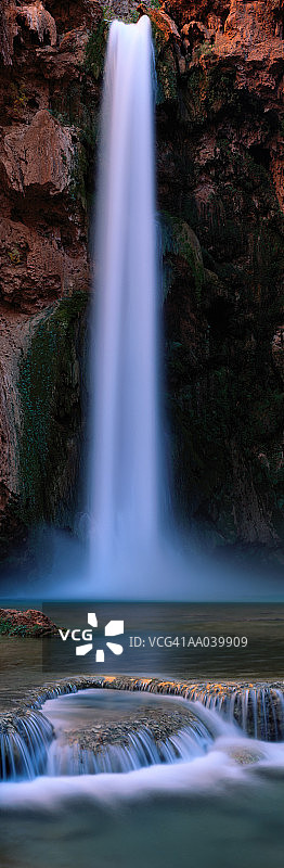 亚利桑那州大峡谷国家公园的穆尼瀑布图片素材