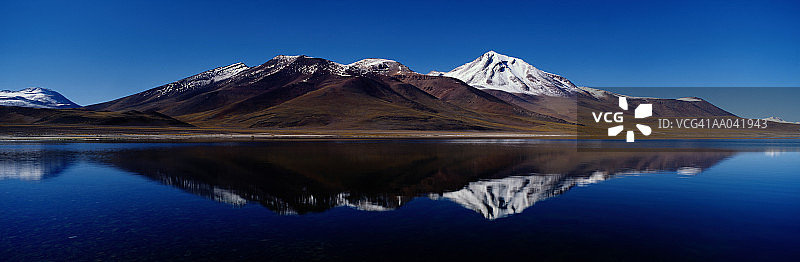 智利阿塔卡马沙漠米斯坎蒂泻湖图片素材
