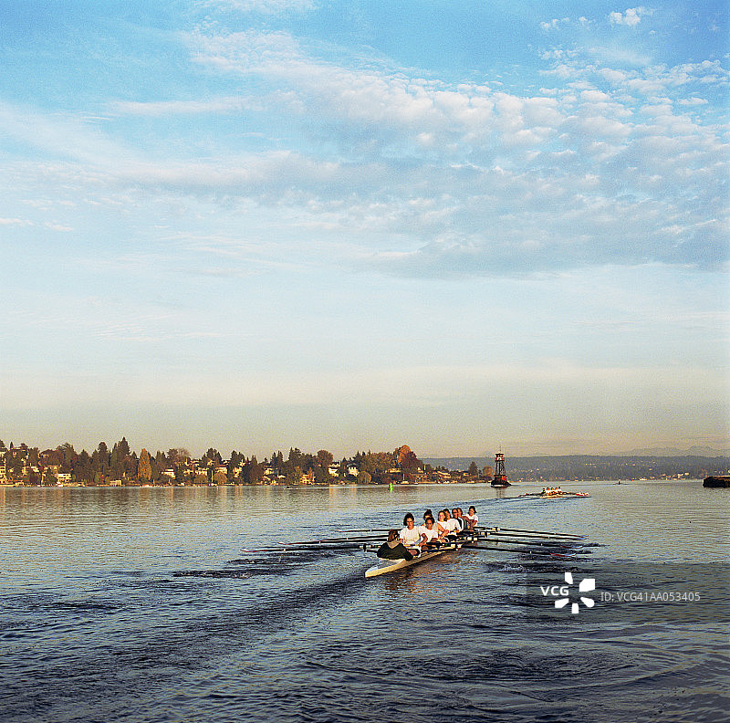 美国华盛顿女子划艇队的两条船图片素材