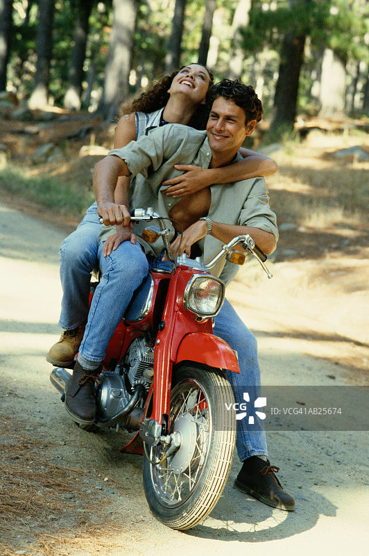 情侣骑摩托车图片素材