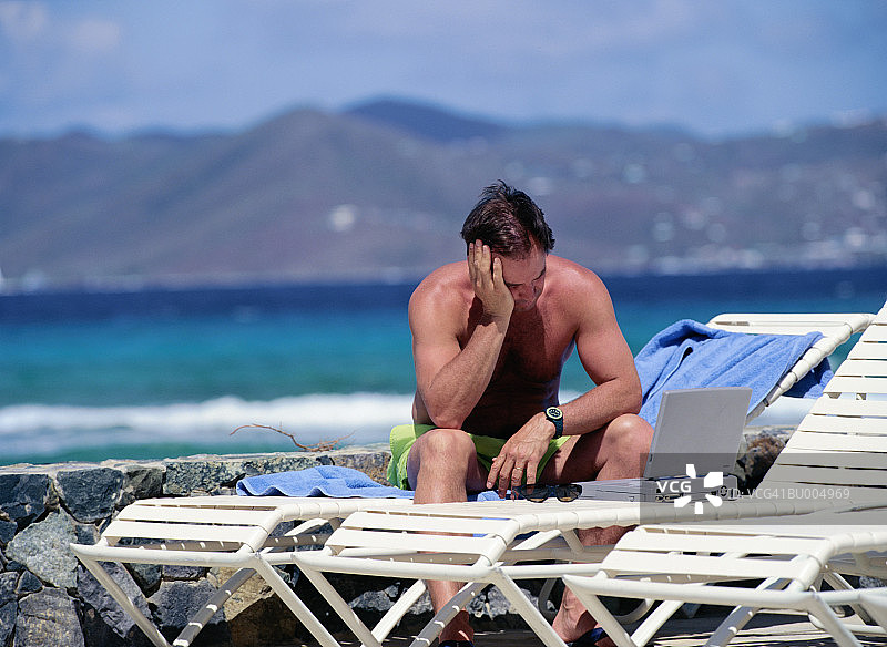 休假中的沮丧男商人图片素材