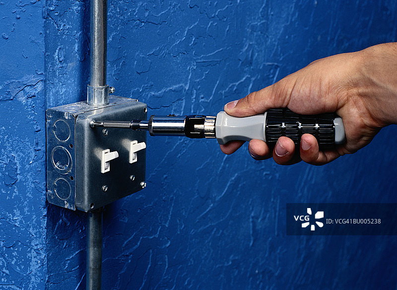 拧紧开关面板图片素材