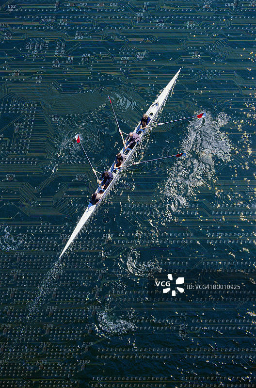 四位商务人士划船图片素材