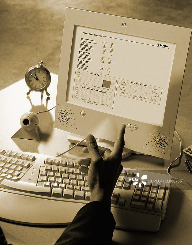 手指向电脑显示器图片素材