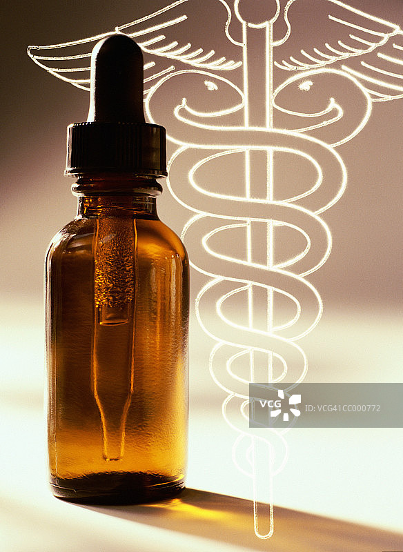 双蛇杖与滴眼液特写图片素材