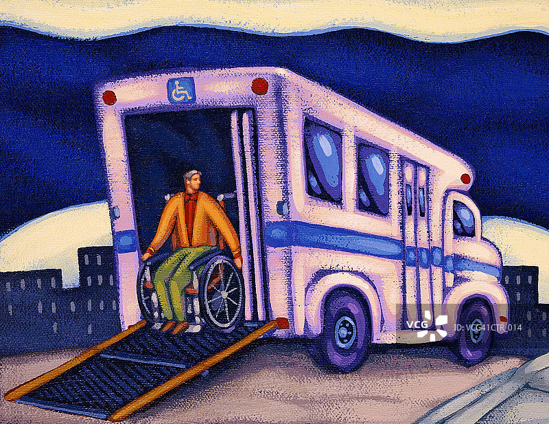 坐在轮椅上在车辆坡道上的男人图片素材