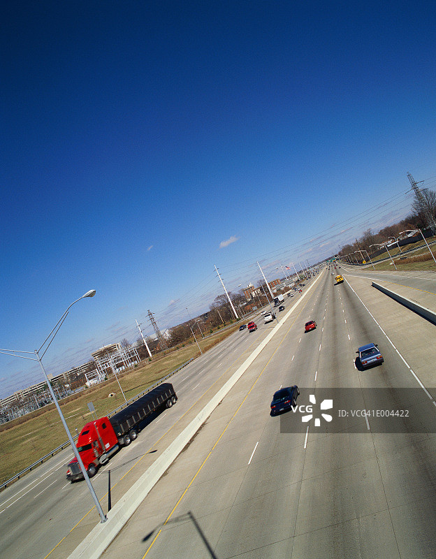 行驶机动车的公路图片素材