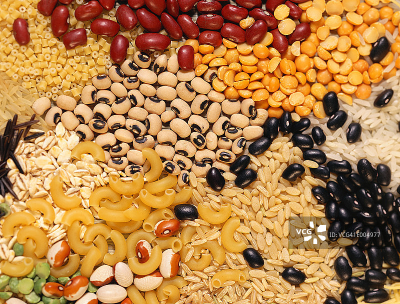 谷物、豆类、豆荚和意大利面特写图片素材