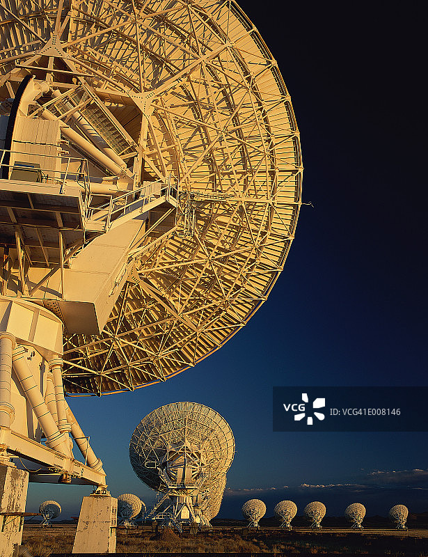 卫星天线阵列图片素材
